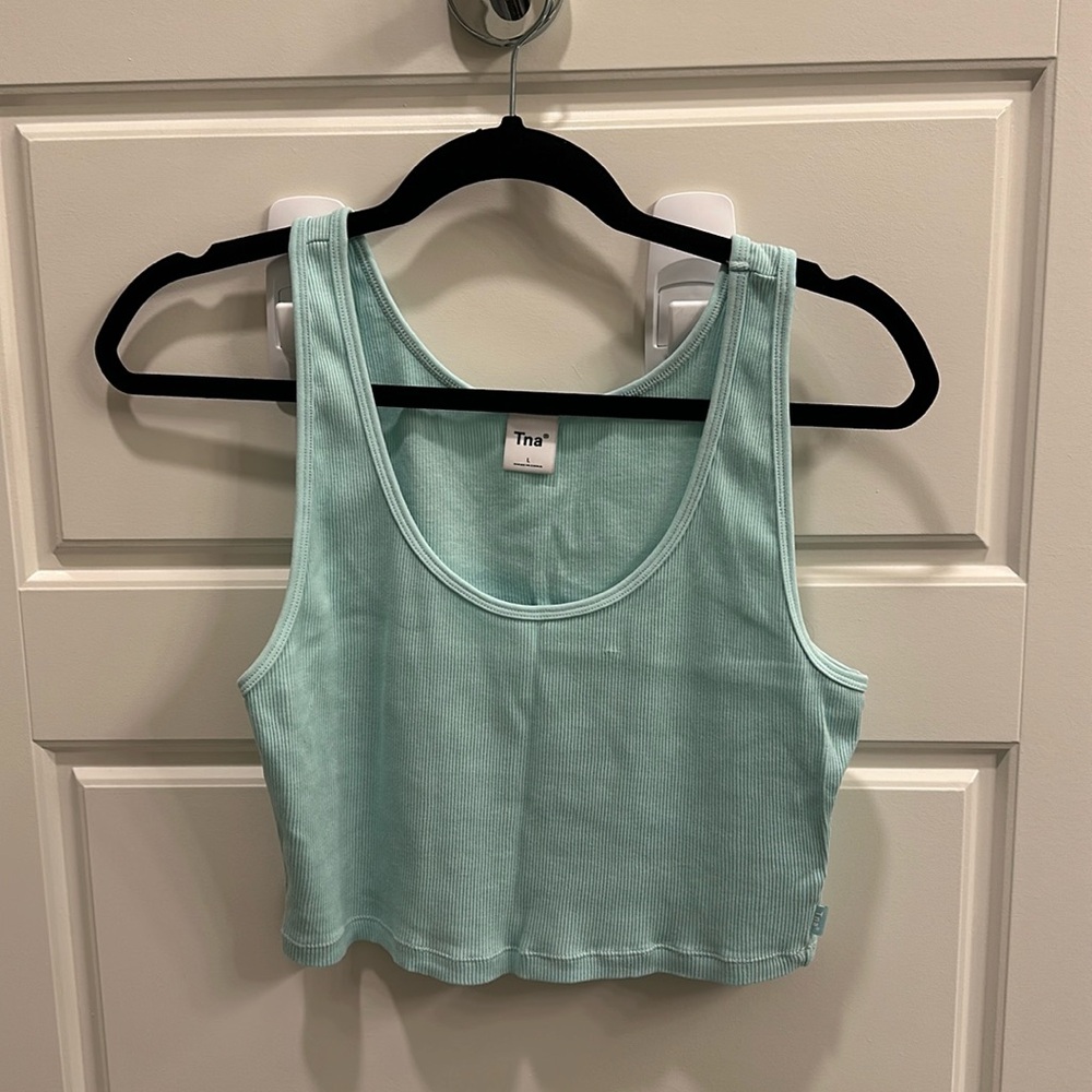 Aritzia TNA cropped scoop neck tank